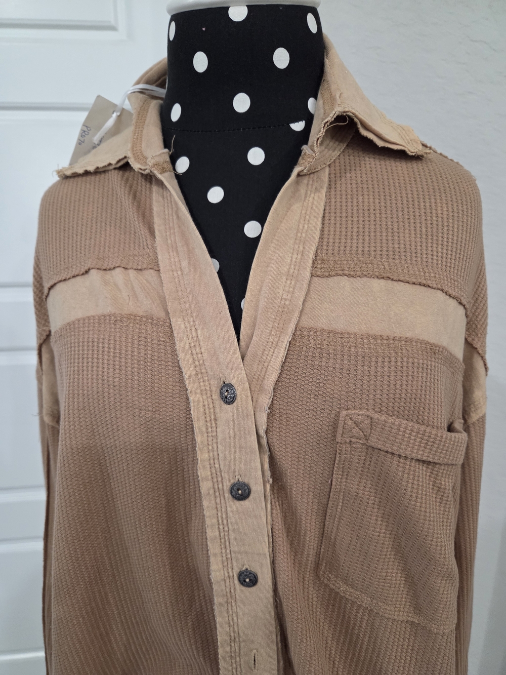 Umgee Cozy Camel Waffle Button-Front Oversized Size Med NWT - Picture 4 of 9